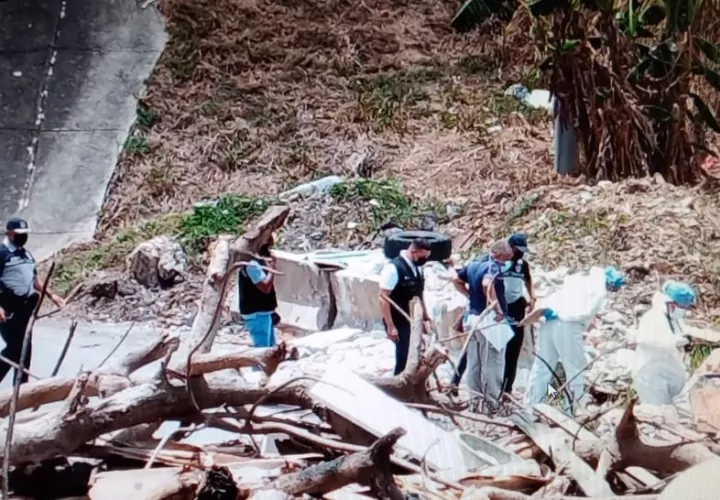 Se presume que la víctima fue ejecutada en otro sitio y su cuerpo abandonado en la alcantarilla. Foto: Eric A. Montenegro