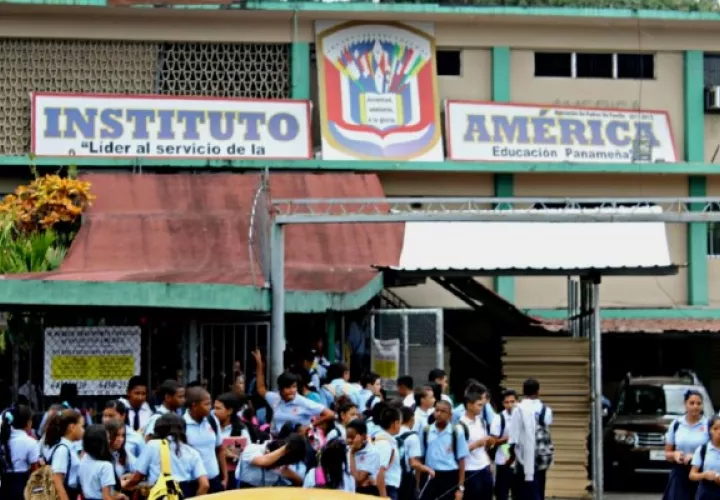 Comunidad educativa del Instituto América consternada por fallecimiento del director del plantel. Foto:Archivo