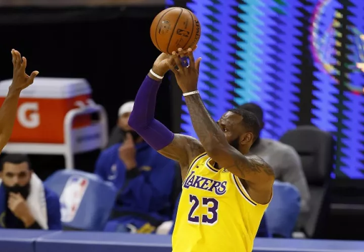LeBron James tiene en vilo a los Lakers.