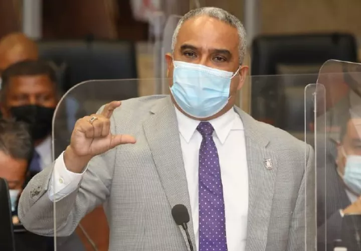 El Dr. Mariano López es proponente del proyecto que pretende modificar la certificación médica. Foto de cortesía