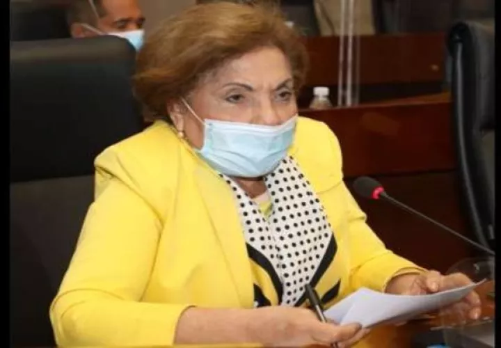 La diputada reveló además que “sólo en la región metropolitana el gobierno gasta 18.9 millones en alquileres, lo que representa el 66% del gasto total.