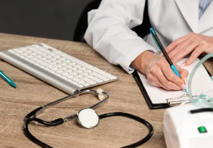 medicos_freepikpa.jpg