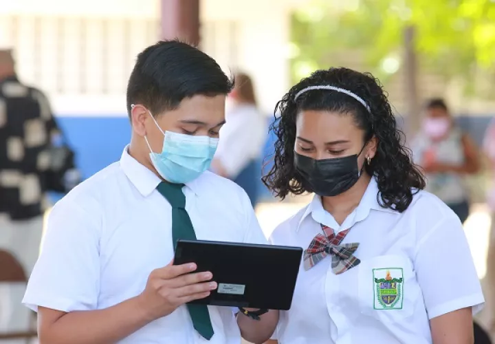Los estudiantes podrán hacer uso de WhatsApp.