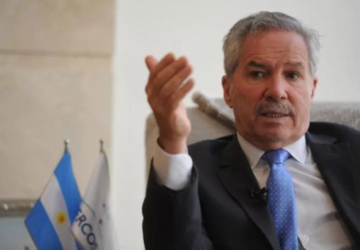 El canciller de Argentina, Felipe Solá, durante una entrevista con Efe el 19 de marzo de 2021, en Buenos Aires.