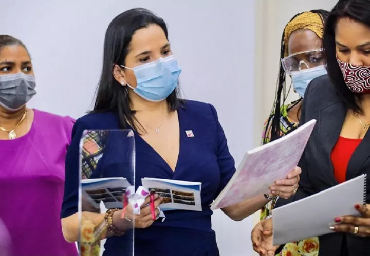 La ministra María Inés Castillo aboga por una mayor participación de la mujer en la vida política. Foto cortesía Mides