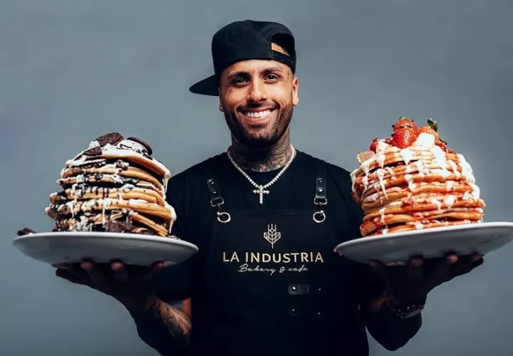 Nicky Jam promocionando su panadería. Instagram