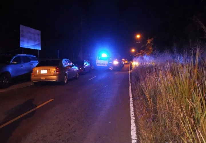 Ante la presión de la Policía Nacional, los delincuentes optaron por abandonar el vehículo pickup y al empresario -que estaba esposado de manos- en una de las calles del corregimiento de Santa Rita.