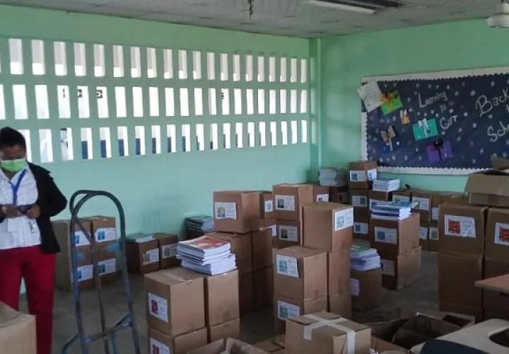 Los estudiantes panameños reciben sus clases a distancia.