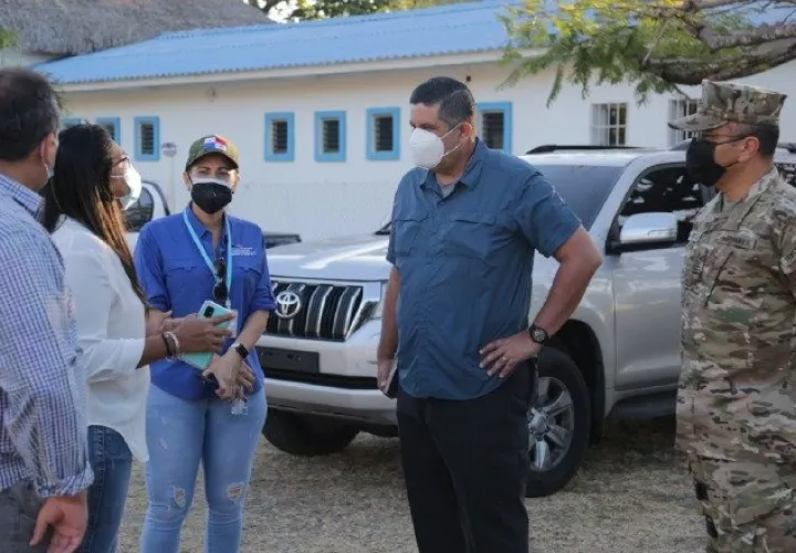 El ministro de Seguridad, Juan Manuel Pino, (Centro) junto a autoridades de Panamá Oeste.
