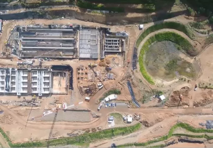 Vista aérea de los trabajos de construcción de la planta potabilizadora de Gamboa, que se alimenta de las aguas del río Chagres. Archivo