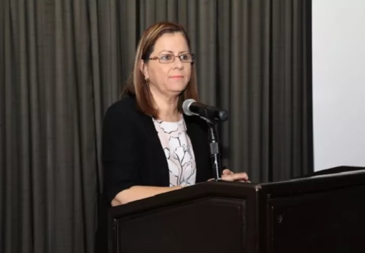 Rosario Turner  recalcó que hay miles de estudios que demuestran que la propagación del virus es menor en niños.