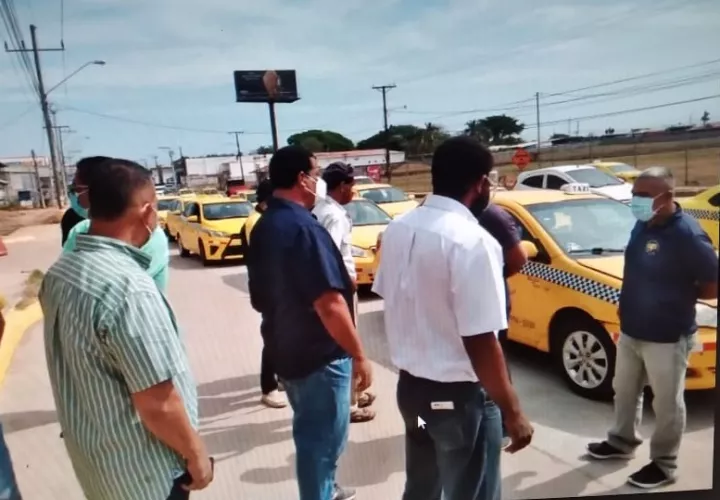 Los taxistas se manifestaron en las calles. Foto: Thays Domínguez