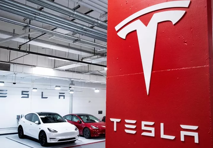 Tesla había pasado de cotizar a casi 700 dólares. EFE