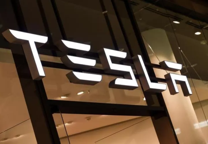 Tesla estudia algunas grabaciones realizadas con las cámaras situadas en la cabina de sus vehículos.