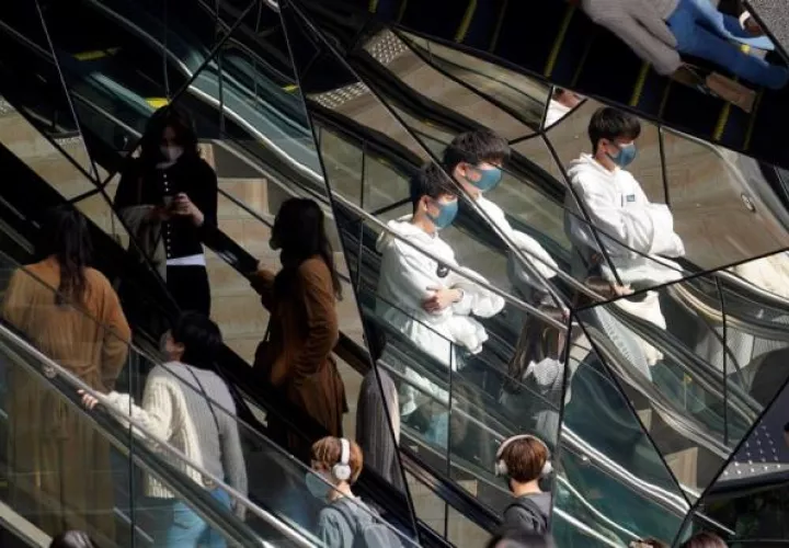 Se mantendrán ciertas restricciones para evitar otro repunte de los contagios.