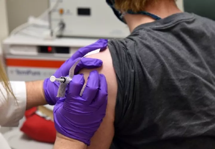 Es falso que la vacuna ARNm contiene el virus. Universidad de Maryland