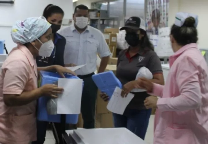 Un total de 1,600 dosis de vacunas contra la covid-19 llegaron a la provincia de Veraguas. Foto:Minsa