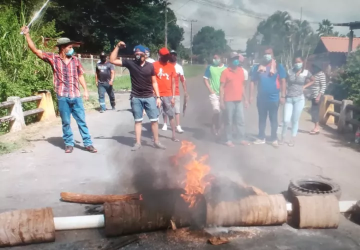 Los moradores de esta comunidad de Veraguas ya se han manifestado en las calles. Foto: Melquiades Vásquez 