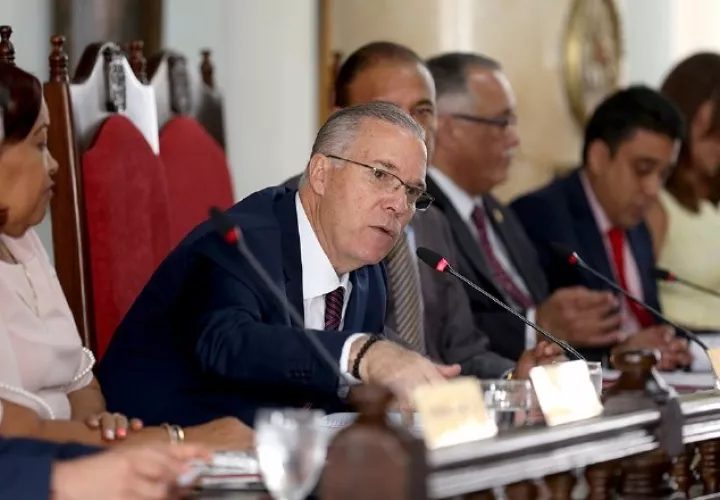 Alcalde de la capital José Luis Fábrega en el Consejo Municipal. 
