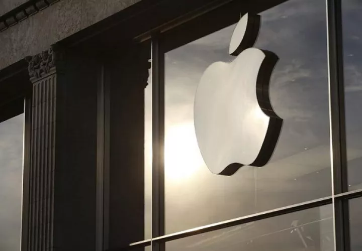 Apple ingresó en el último trimestre de 2020 $111,439 millones. EFE
