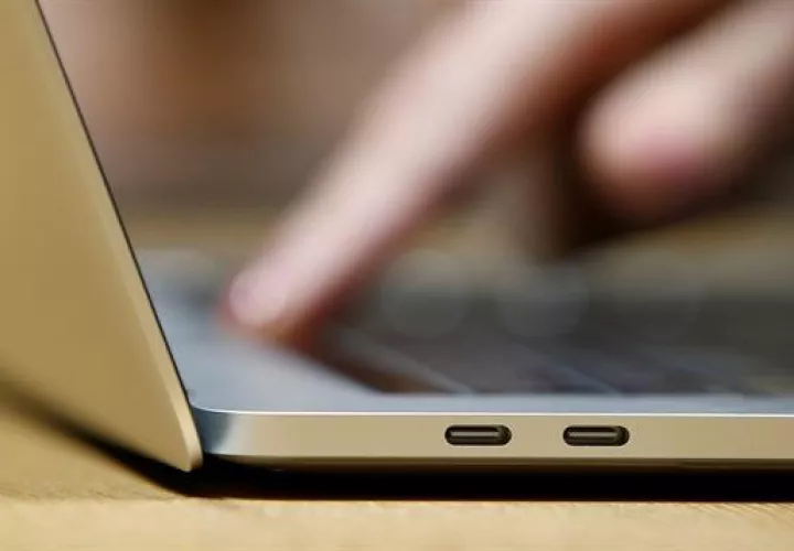 Vista de un computador MacBook de Apple. 