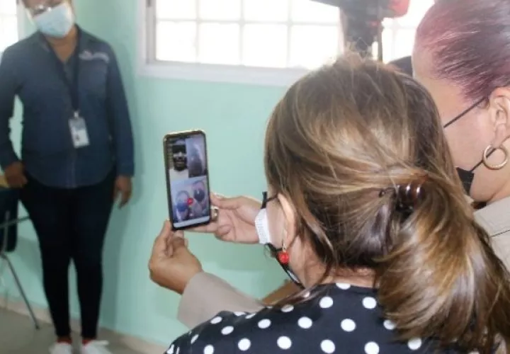 Estudiantes dialogaron virtualmente con la ministra de Educación, Maruja Gorday de Villalobos. 