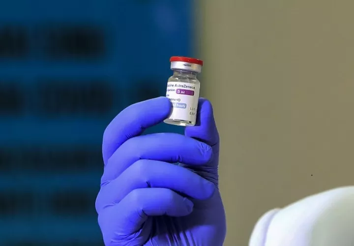 Reino Unido recomienda vacunas alternativas a AstraZeneca para menores de 30 años. Foto: EFE