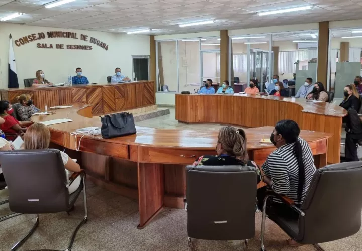 La reunión se realizó en las sala de reuniones del Consejo Municipal de Bugaba. Foto: José Vásquez.