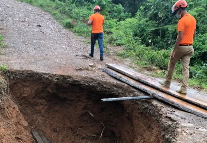 Los lugareños tendrán que esperar que el Ministerio de Obras Públicas repare los daños en la vía. (Eric Montenegro)