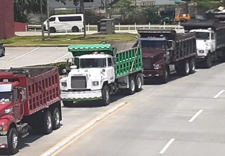 Los camioneros ocasionaron tranque vehicular. Foto: Víctor Arosemena
