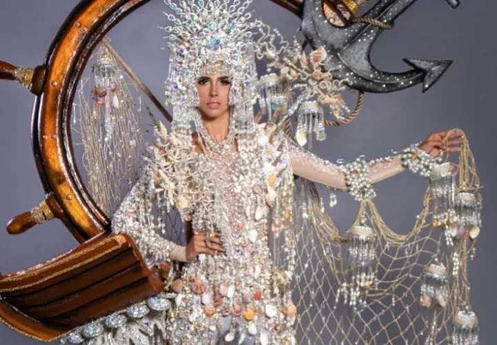 Carmen Jaramillo luciendo 'La Niña, La Pinta y la Santa María'. Instagram