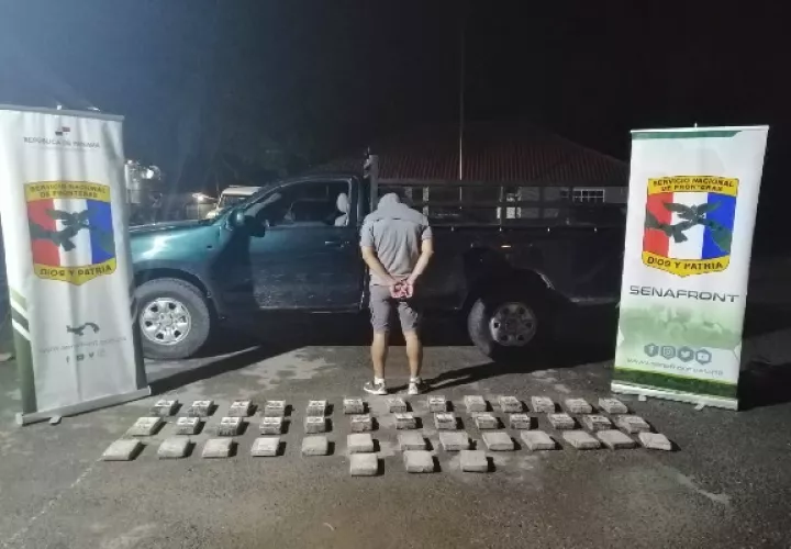 El ciudadano y la sustancia ilícita fueron puestos a órdenes de las autoridades competentes. Foto: Cortesía Senafront
