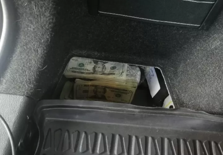 Los 25 mil dólares fueron ubicados en un auto BMW. Foto: José Vásquez