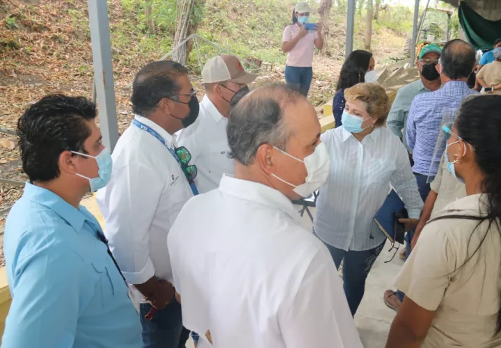 El ministro del Mida, Augusto Valderrama, sostuvo una reunión al más alto nivel del sector agropecuario en Coclé. 