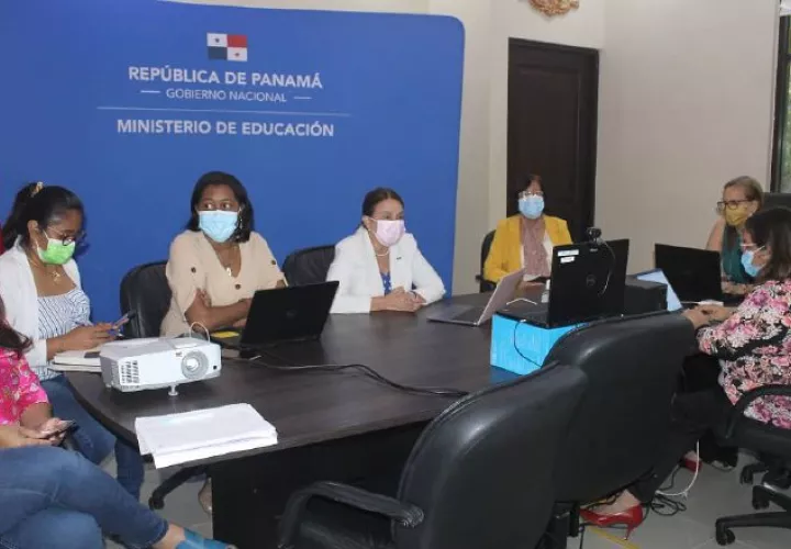Desde la semana pasada, las autoridades educativas rinden informe sobre lo que se hizo en el primer mes de clases. Foto de cortesía