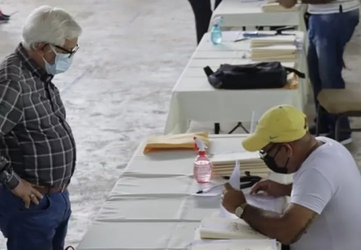 El Presidente de la Comisión Liquidadora, Reynaldo Medina, informó que en esta ocasión se devolverán $800 mil. Foto: Cortesía