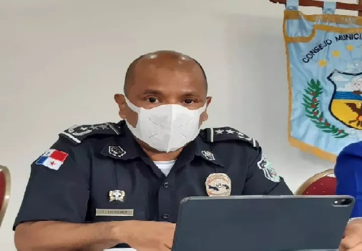 El nuevo jefe de la Policía Nacional en Colón, Víctor Méndez, se reunió con los ediles.