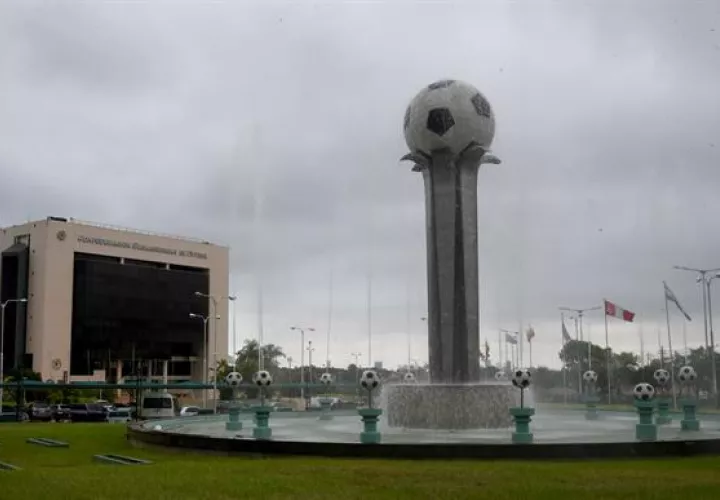 Vista de la sede de la Conmebol en la Ciudad de Luque (Paraguay).