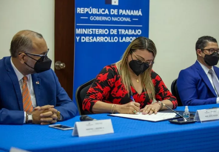 La ministra Doris Zapata dijo que la reactivación de contratos es del 49%.