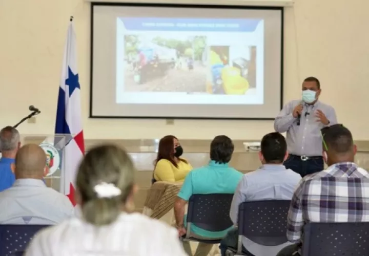 En David, los ciudadanos  y el alcalde Antonio Arauz aprobaron el presupuesto para varios proyectos.