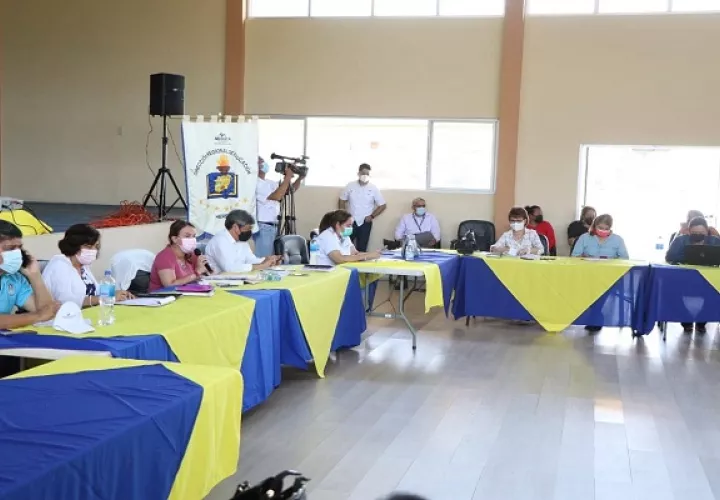 Docentes se reunieron con el Meduca para conversar sobre el retorno a las escuelas. Foto: Cortesía  @DefensoriaPan