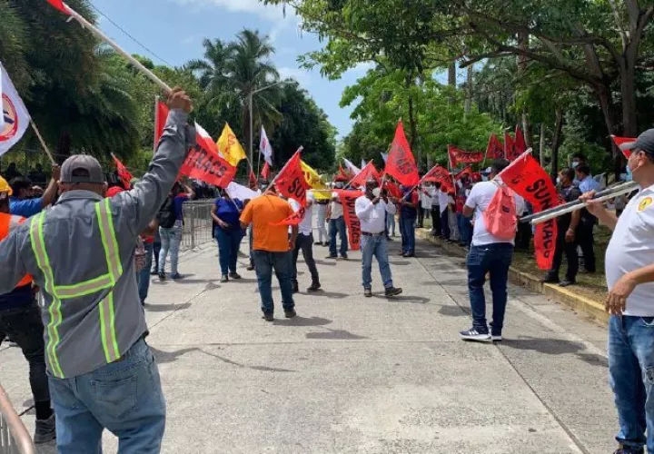 La presión que reciben los integrantes del diálogo con protestas de sectores populares siguió ayer. Cortesía