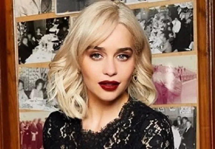 Emilia Clarke basa su rutina de belleza en la limpieza e hidratación. Foto: Instagram