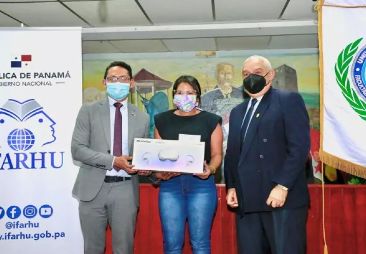 A través del innovador método de estudio que utiliza la realidad virtual, los estudiantes desarrollarán sus cursos en Panamá. Foto Cortesía: Ifarhu.