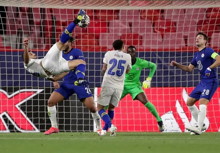 Mehdi Taremi, delantero iraní del Porto, marcó un golazo al final de partido. Foto: Twitter