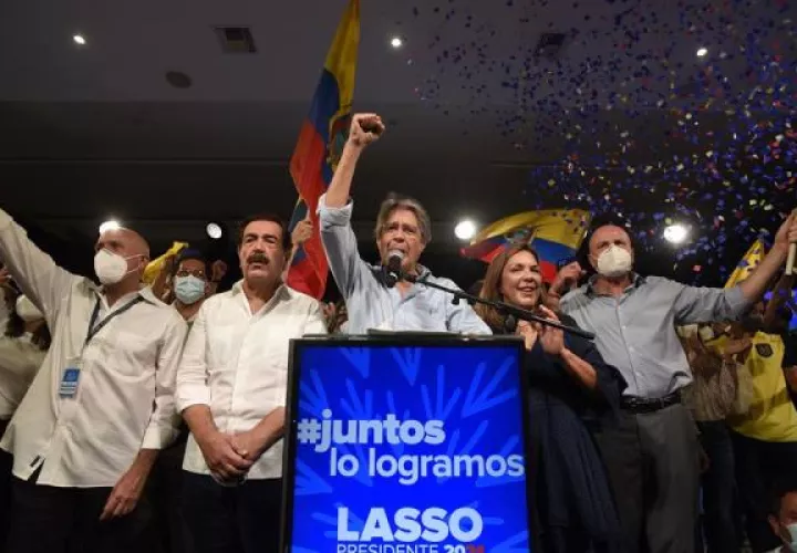 En los comicios de 2013, Guillermo Lasso perdió ante Rafael Correa, que arrasó en primera vuelta. EFE