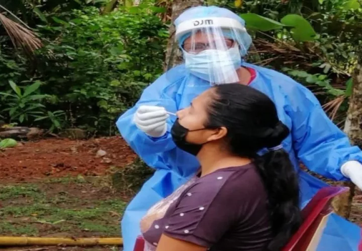 En aislamiento domiciliario se reportan 3,998, de los cuales 3,791 se encuentran en casa y 207 en hoteles. 