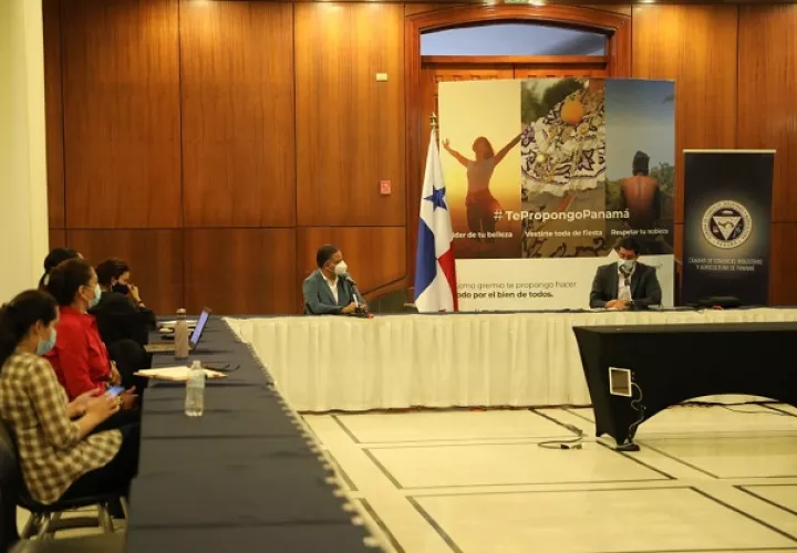 Inadeh y la Cámara de Comercio firma convenio. Cortesía