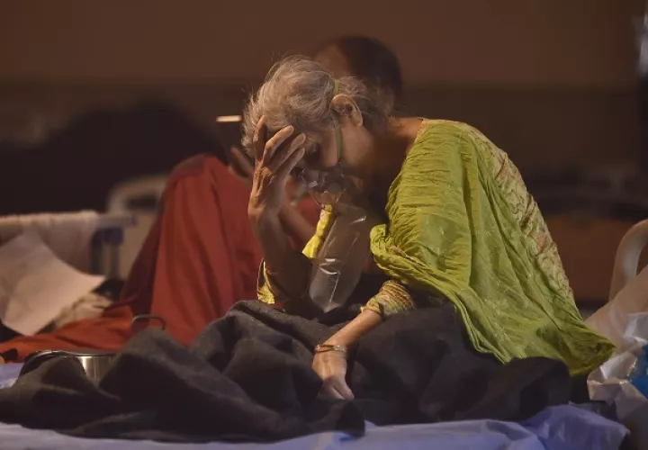 La gravedad de la crisis sanitaria sitúa a la India en el epicentro global de la pandemia del coronavirus. Foto: EFE
