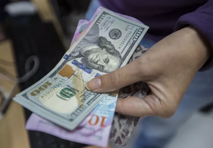 El IRPF y las CSS generaron el 9,2 % y el 17,1 % de los ingresos tributarios totales en 2019. EFE